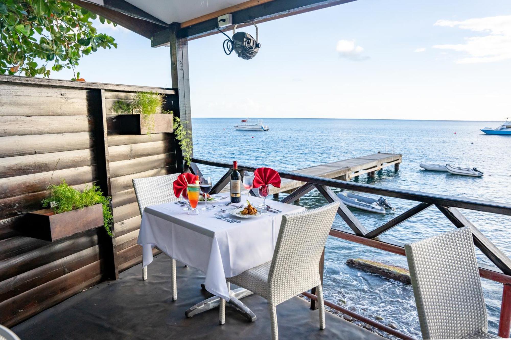 Ocean'S Edge Lodge Restaurant & Bar Roseau Exterior photo